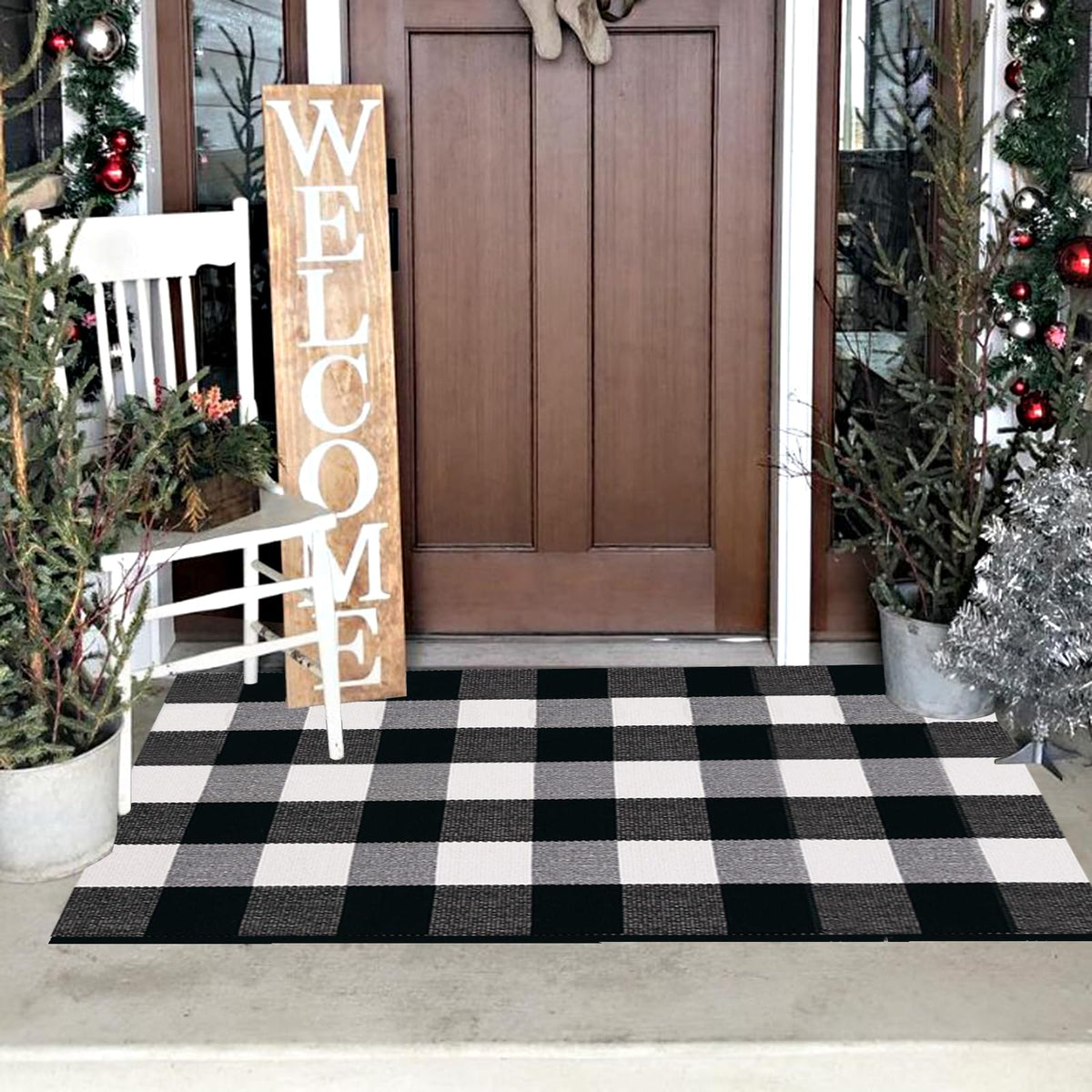 Elegant plaid design by Euoloar, a thoughtful housewarming gift