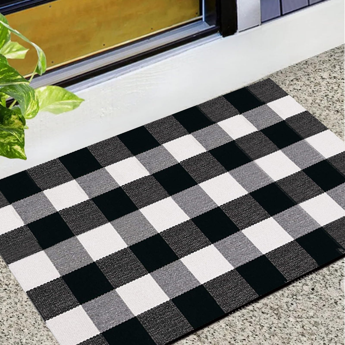 Low-pile soft weave texture of Euoloar plaid rug