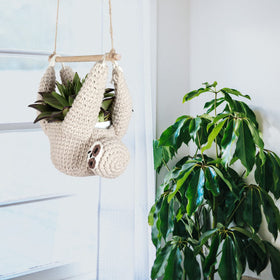 Evbopa sloth gift packaging suggests a thoughtful, ready-to-gift decor idea.