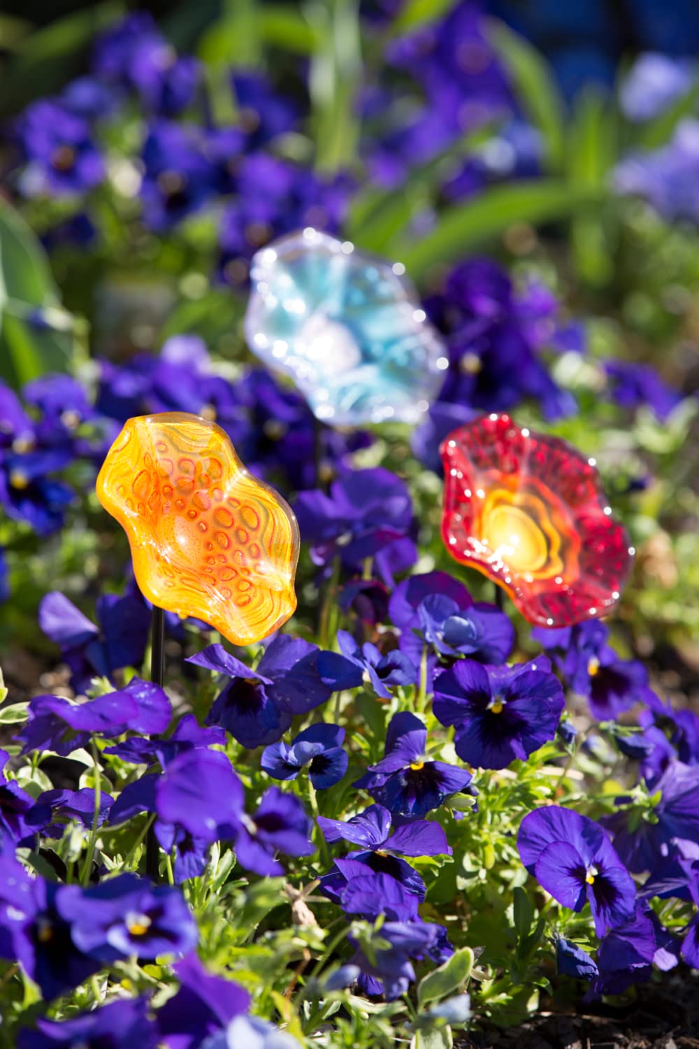 Weather-resistant glass and metal construction ideal for spring and summer outdoor use.