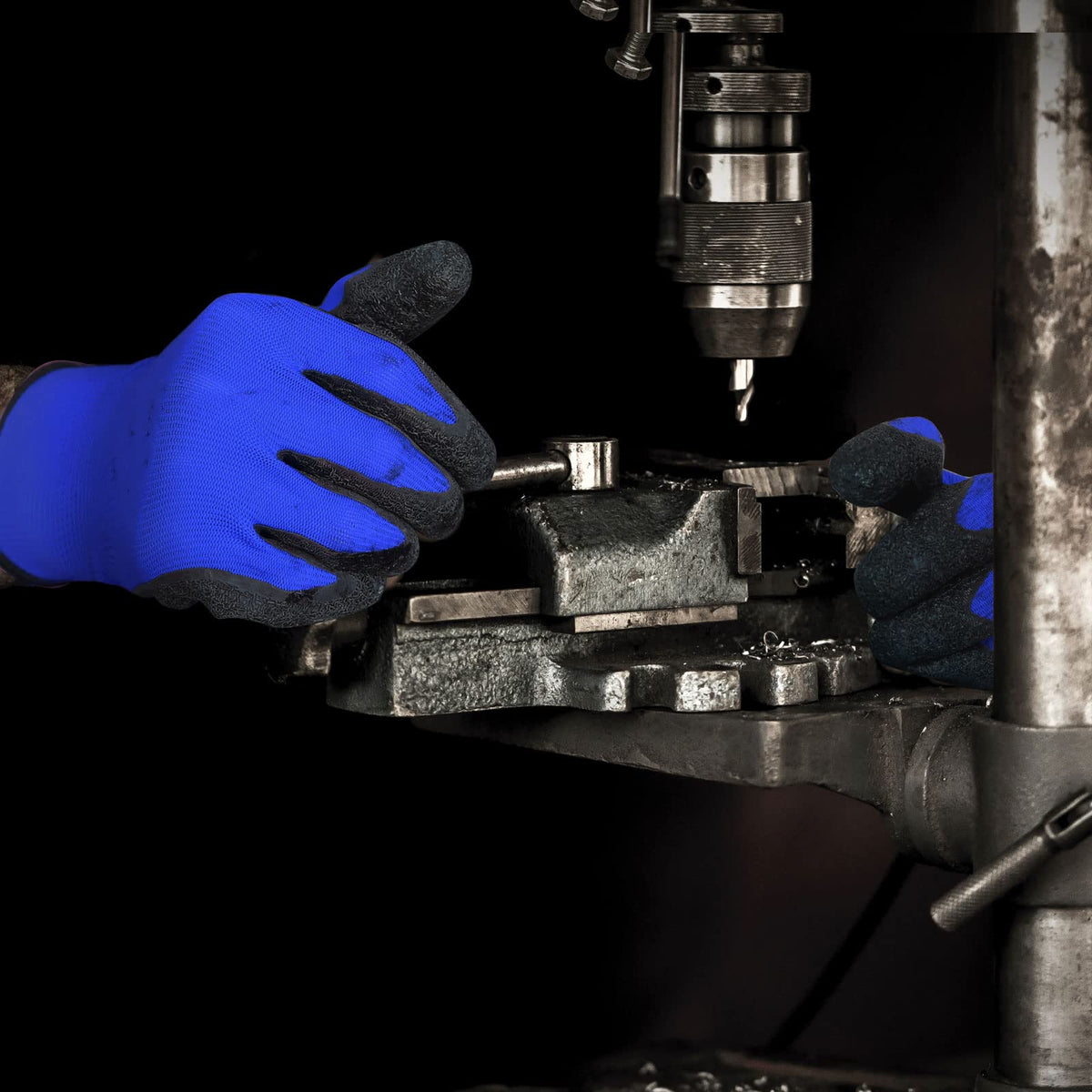 Evridwear garden construction gloves focus on abrasion resistance during tough jobs.