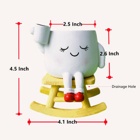 EylbKey smiling-face detail adds charm to desks and shelves.