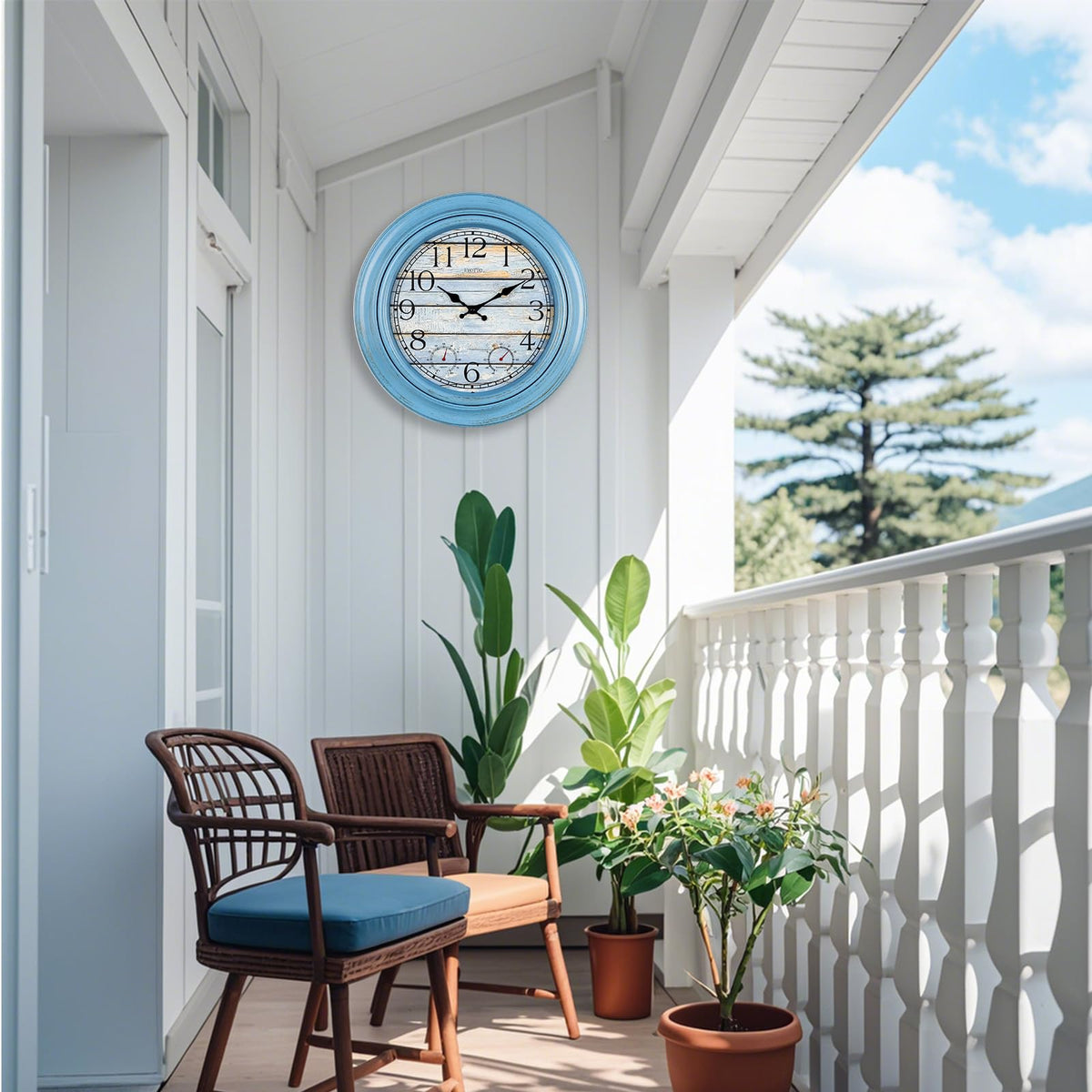 eYotto coastal-style clock makes a stylish gift for houses and holidays