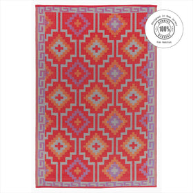 Fab Habitat Lhasa UV-resistant rug preserves color on bright decks.