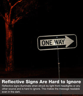 Faittoo right-arrow sign reflects headlights for improved night visibility