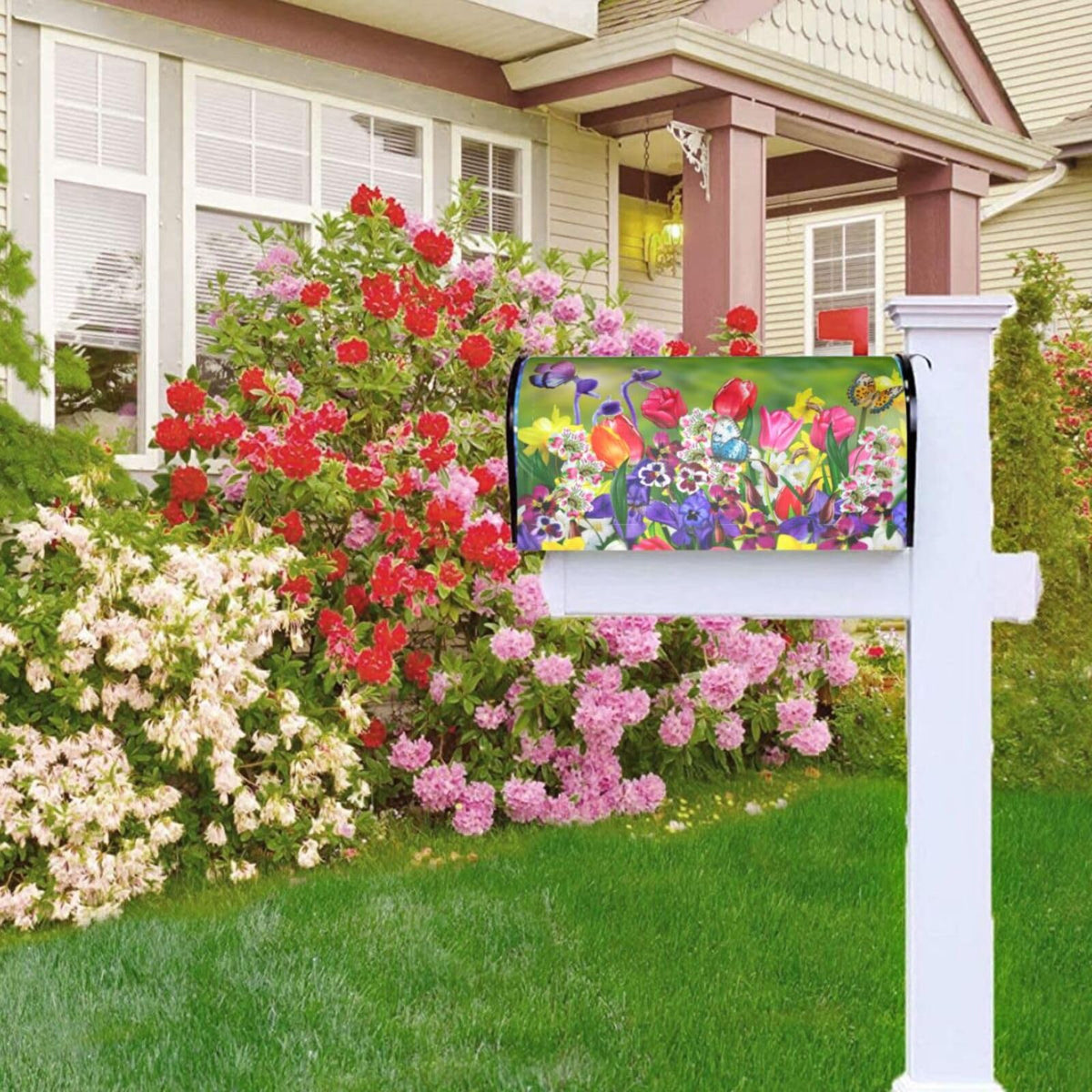 Famliihw weather-resistant mailbox cover suits year-round use.