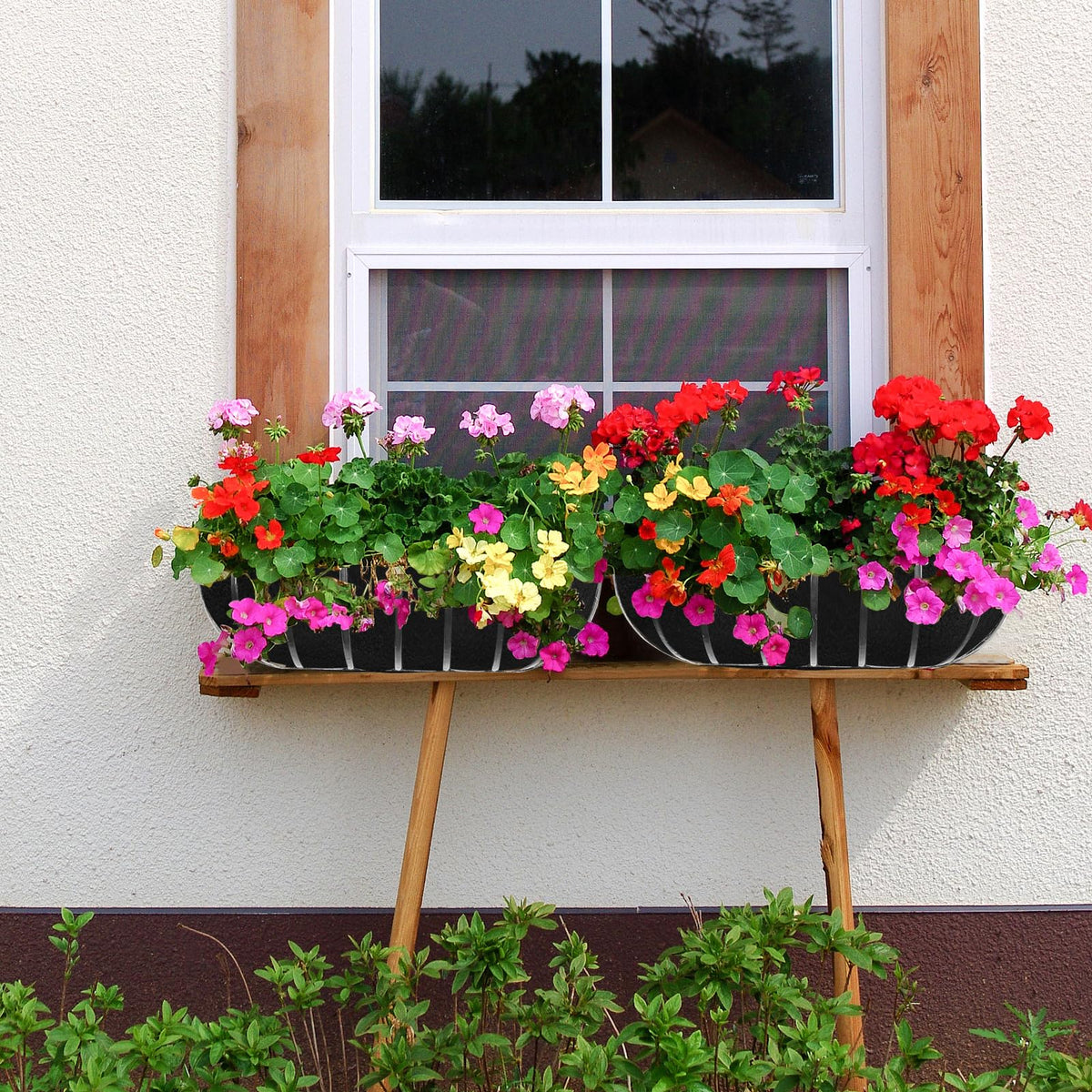 Fantang liner supports moisture retention and airflow for plants.
