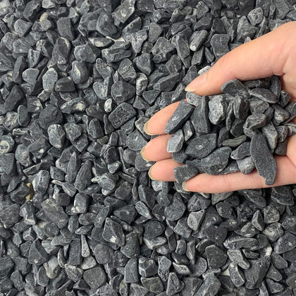 FANTIAN 10lb black pea gravel bag pour for plant display, decorative and low-maintenance.