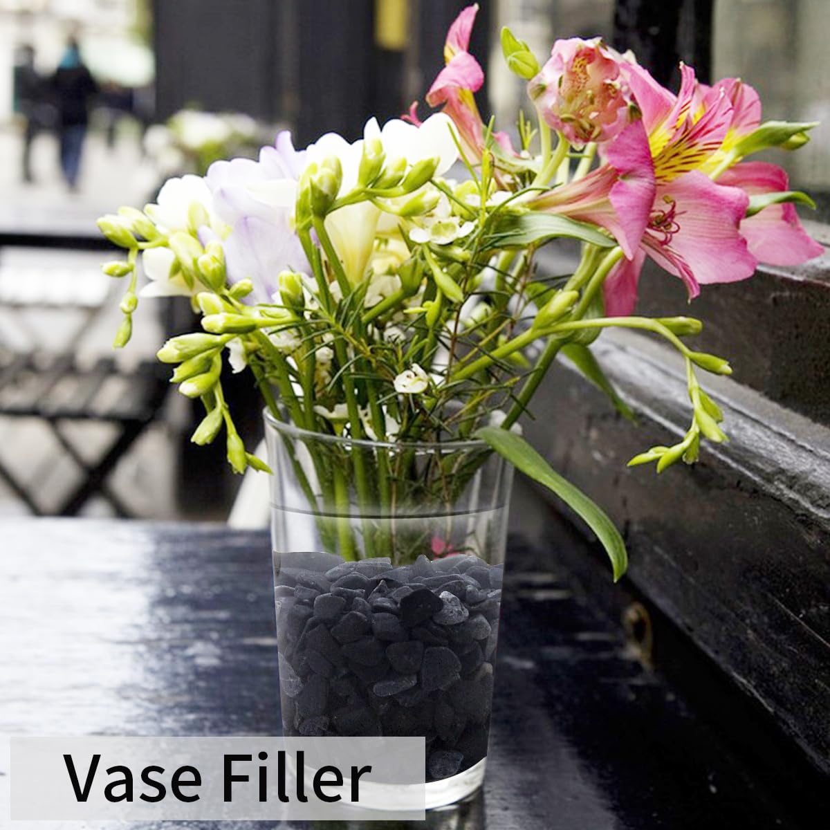 FANTIAN Black Pea Gravel in glass jars supports stable, stylish arrangements.