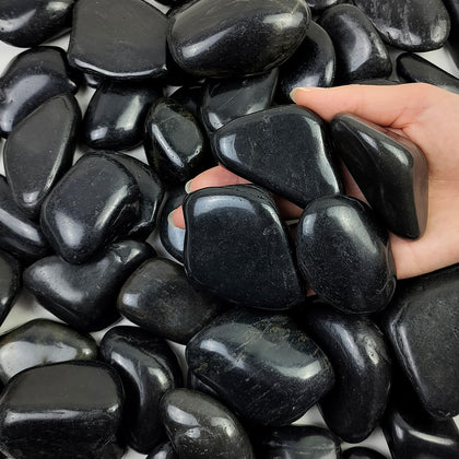 FANTIAN black pebbles 2-3 inch variety enhances planter drainage