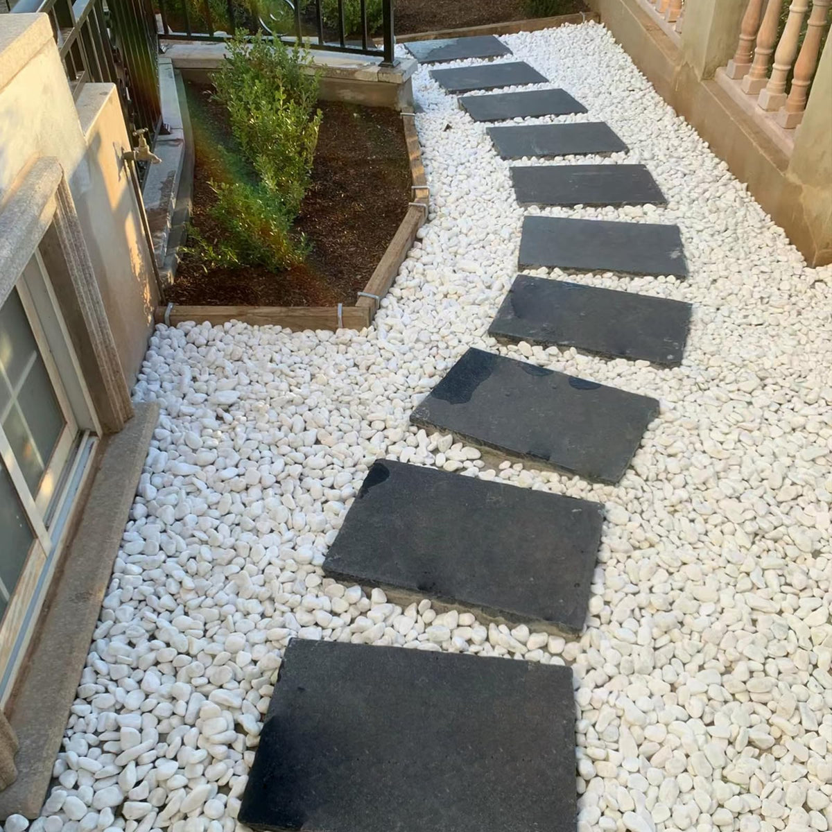 FANTIAN outdoor rocks line walkways with crisp edges
