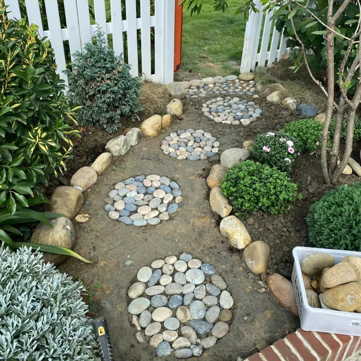 FANTIAN fire pit perimeter rocks create outdoor ambiance and containment.