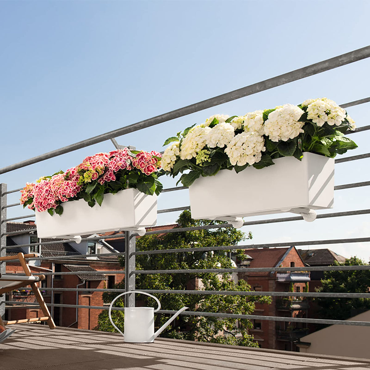 Fasmov self-watering design reduces watering frequency while keeping roots moist.