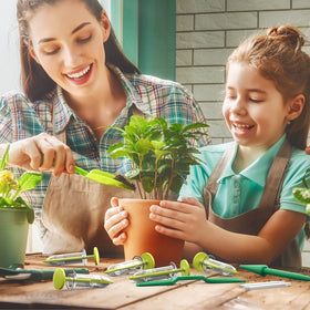 Fecsam gardening gift set ideal for hobbyists and seasoned growers.