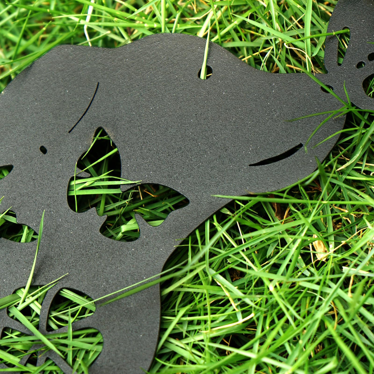 Fectzuea rustproof finish ensures long-lasting outdoor decor stability.