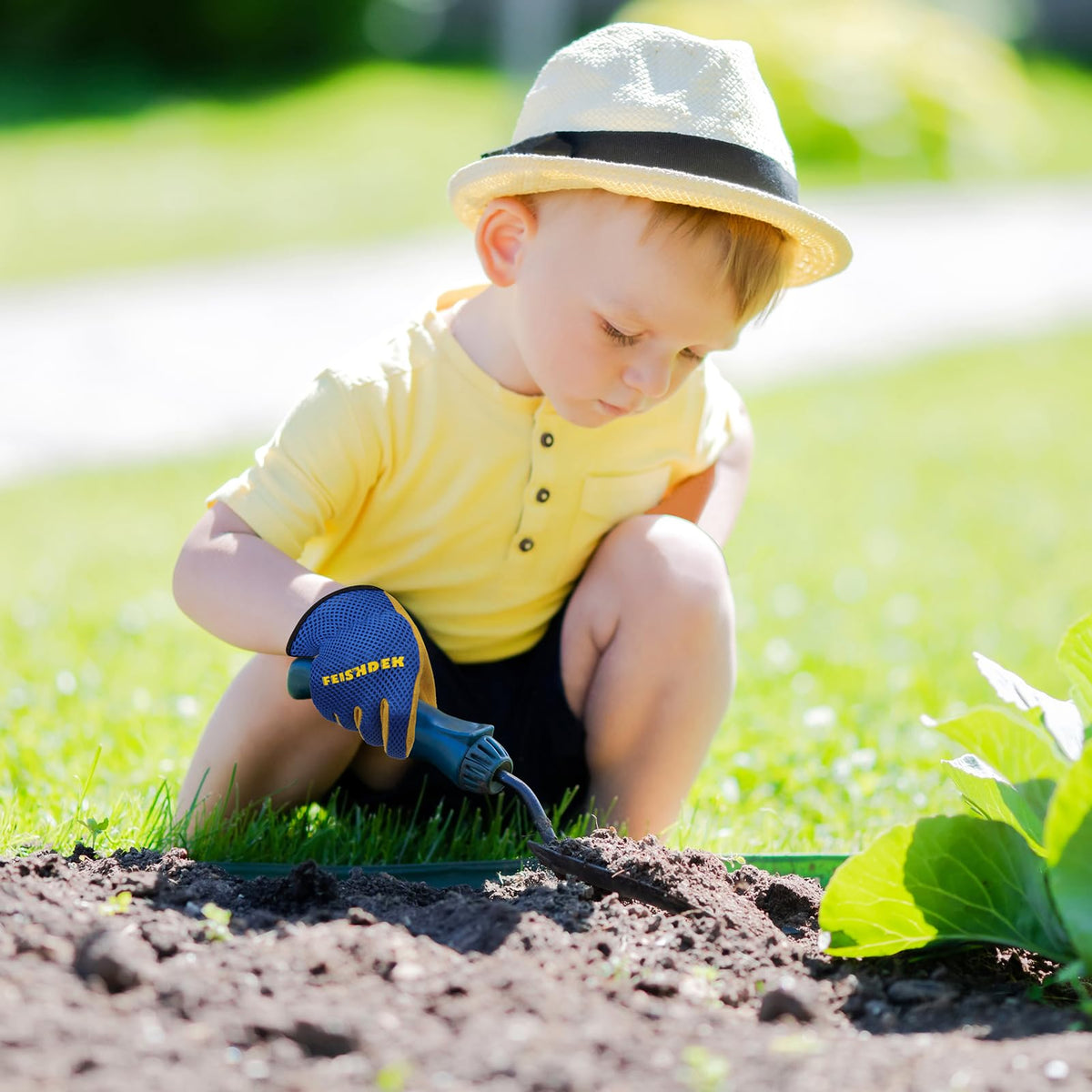 FEISHDEK kids gloves demonstrating anti-slip grip with soil
