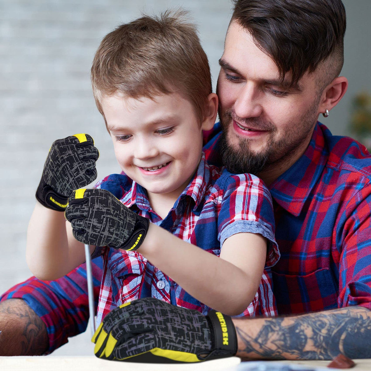 FEISHDEK Kids leather gloves close-up of top-grain leather texture and soft feel.