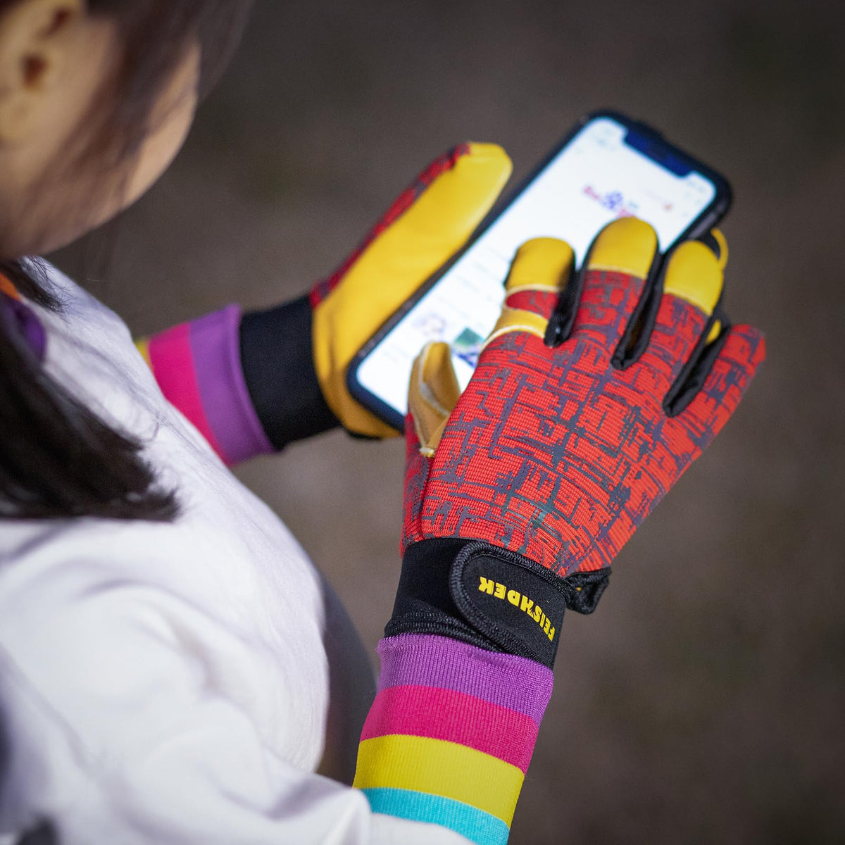 FEISHDEK gloves used on touchscreen devices for easy control