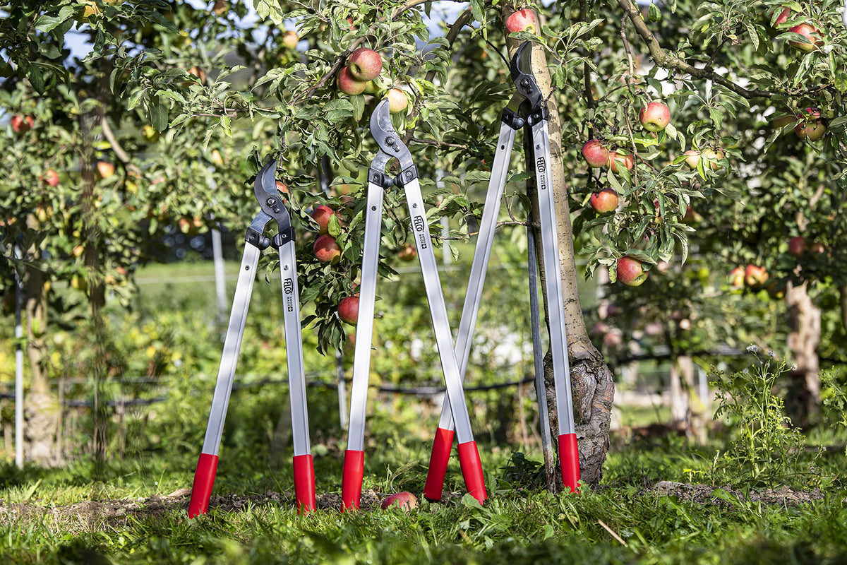 FELCO 221-70 lightweight aluminum handles reduce pruning fatigue.