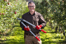 FELCO 221-70 micrometric adjustment enables quick blade replacement.