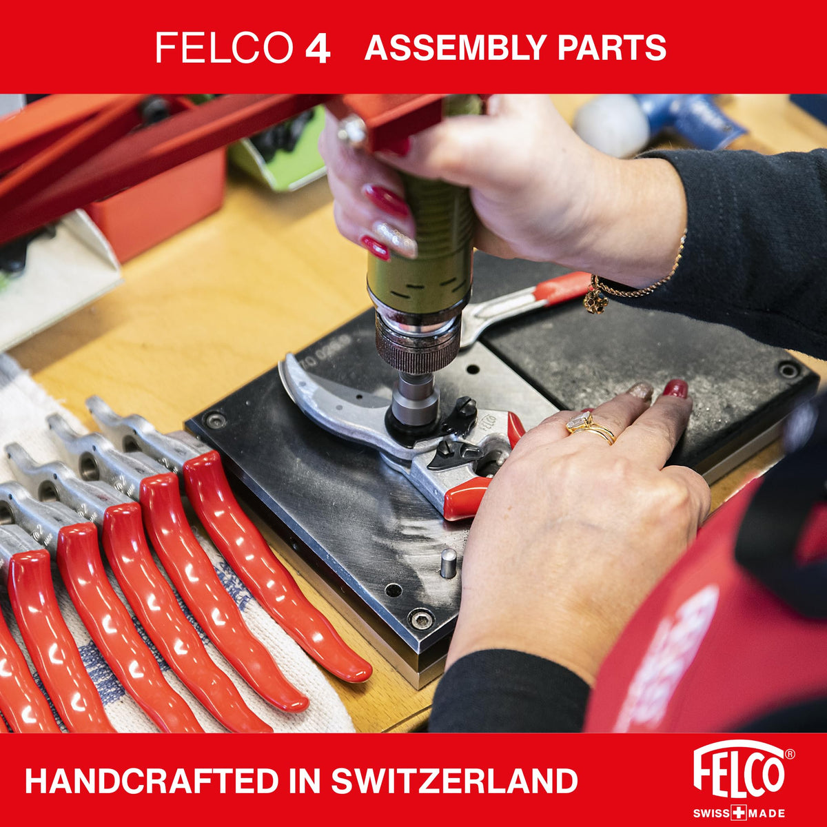 FELCO F4 center-bolt adjustment and thumb-lock for secure blade setup.