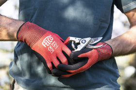 FELCO F7 precision bypass blade enables clean cuts on twigs up to 25 mm
