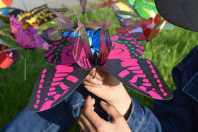 Fenely 12-pack stakes brighten pathways with tall, swaying silhouettes.