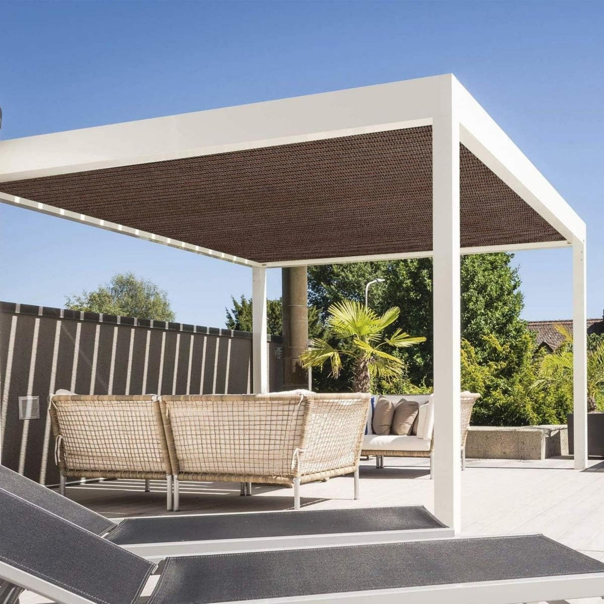 FFKQBH backyard patio shade solution for relaxation.