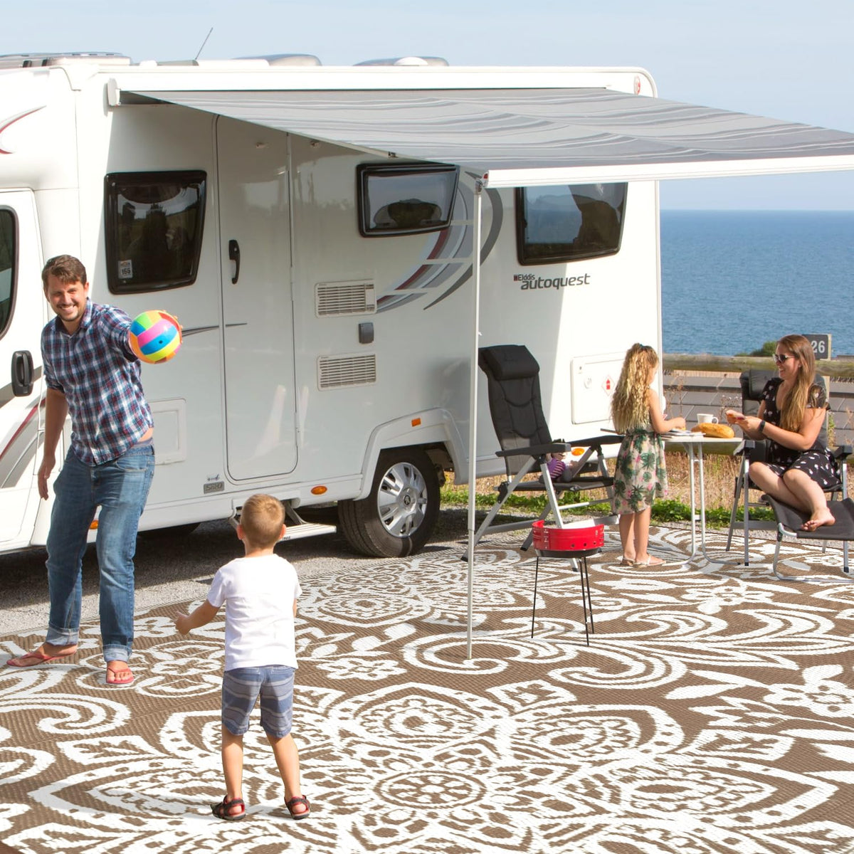 Findosom rug with reinforced edges for high-traffic spaces