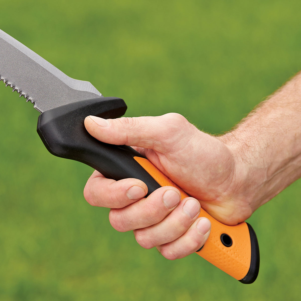 Fiskars Billhook Saw lifetime warranty adds lasting reliability.