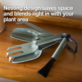 Fiskars compact storage of 5-piece set keeps tools ready for houseplant care.