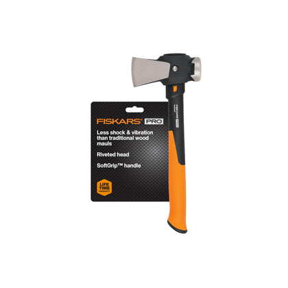 Fiskars Pro IsoCore Maul blade edge for fast, clean splits of small logs and kindling.