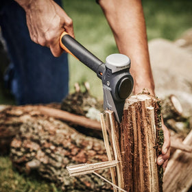 Fiskars Pro IsoCore Maul shock-absorbing handle reduces hand fatigue during use.