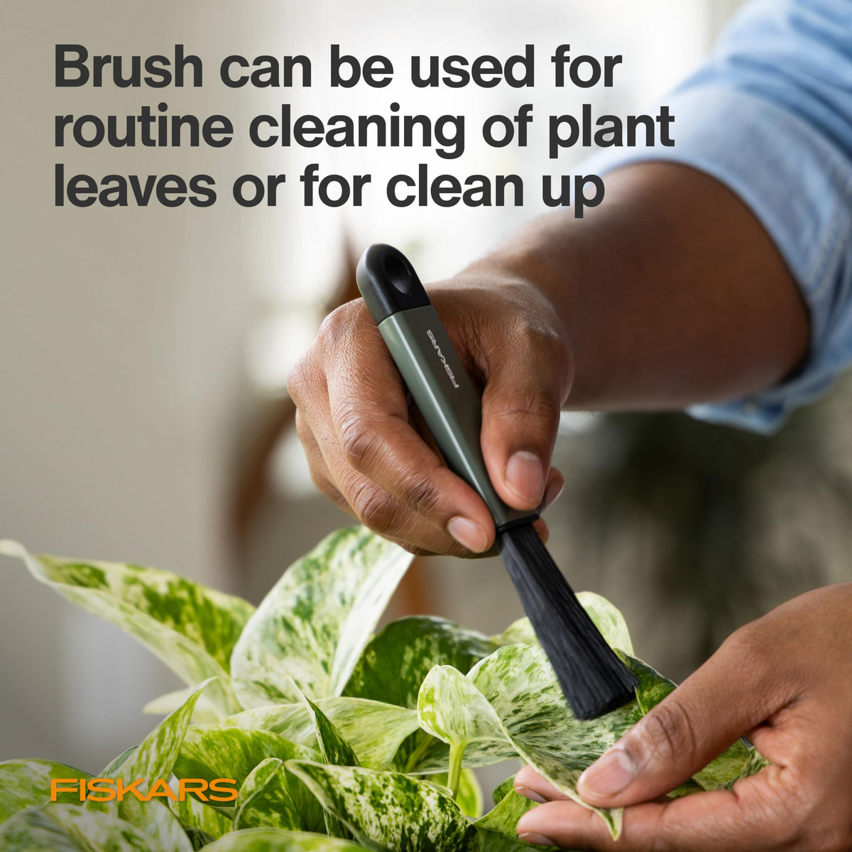 Fiskars stainless steel with powder coat resists rust for lasting garden use.