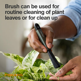 Fiskars stainless steel with powder coat resists rust for lasting garden use.