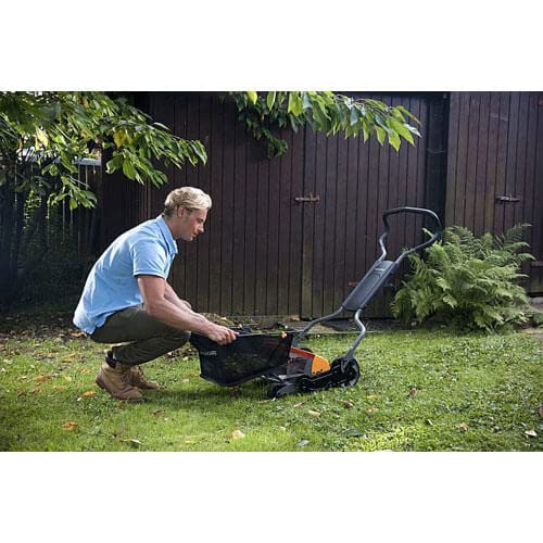 Fiskars StaySharp grass catcher built with high-Steel frame for durability.