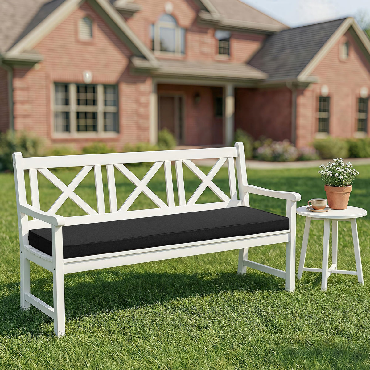 Fitfree cushion demonstrates fade-resistant fabric under sun exposure