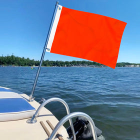 Flagolden 210D polyester flag preserves color against sun and rain.