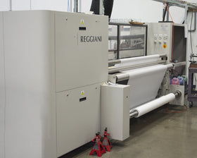 FlagSource heavy-duty 9 oz poly sateen heading ensures lasting seams.