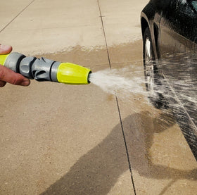 Compact design lets Flexzilla nozzle fit on hoses