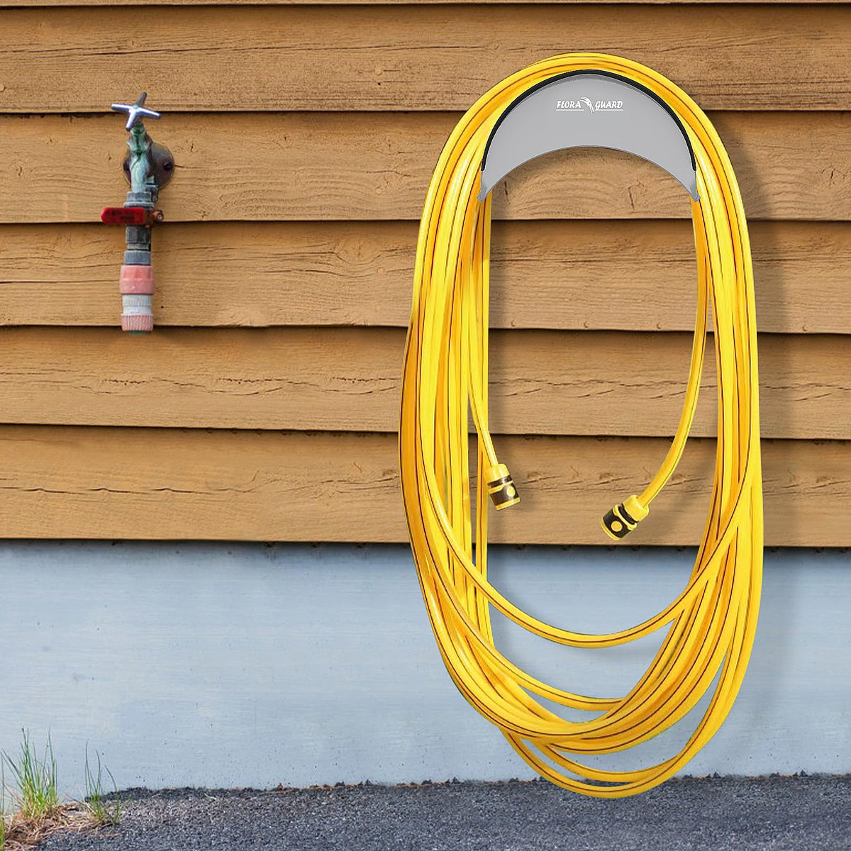 Rubber-edged hose hanger reduces accidental hand scratches during handling.