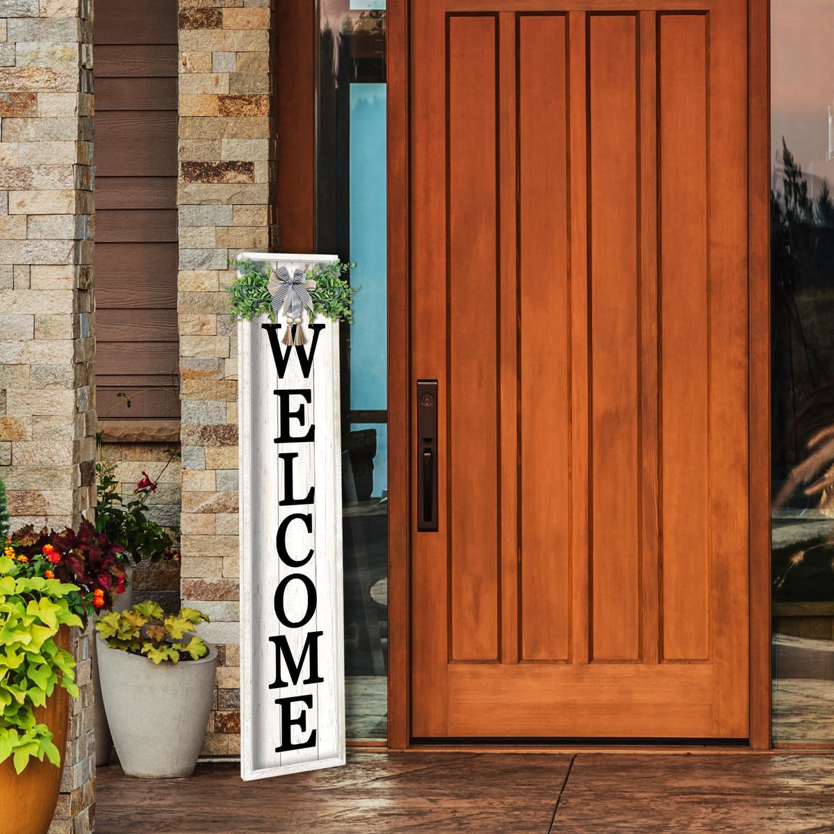 Flowtorely back-hook design ensures stable hanging or leaning.