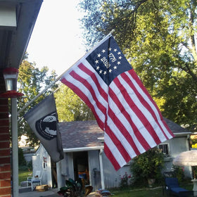 FLUUZE memorial and holiday flag supports versatile seasonal decor.