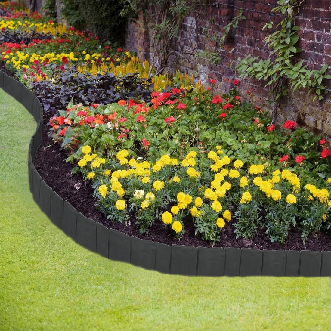 Focefec edging keeps gravel and soil visually distinct for walkways