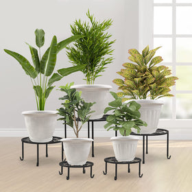 Fodetyff resin surface-finish white pot withstands temperature changes.