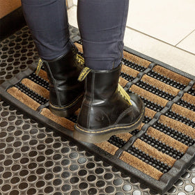 FOOTMATTERS Ninamar all weather design resists rot and wear across seasons.