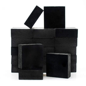Foraineam pot riser lifts large planters for improved airflow and drainage.