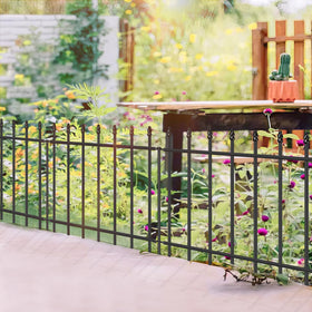 FOREHOGAR dog friendly fence option helps contain small to medium pets.