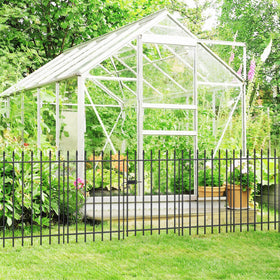 FOREHOGAR dog-friendly border fence demonstrates safe containment for pets outdoors.