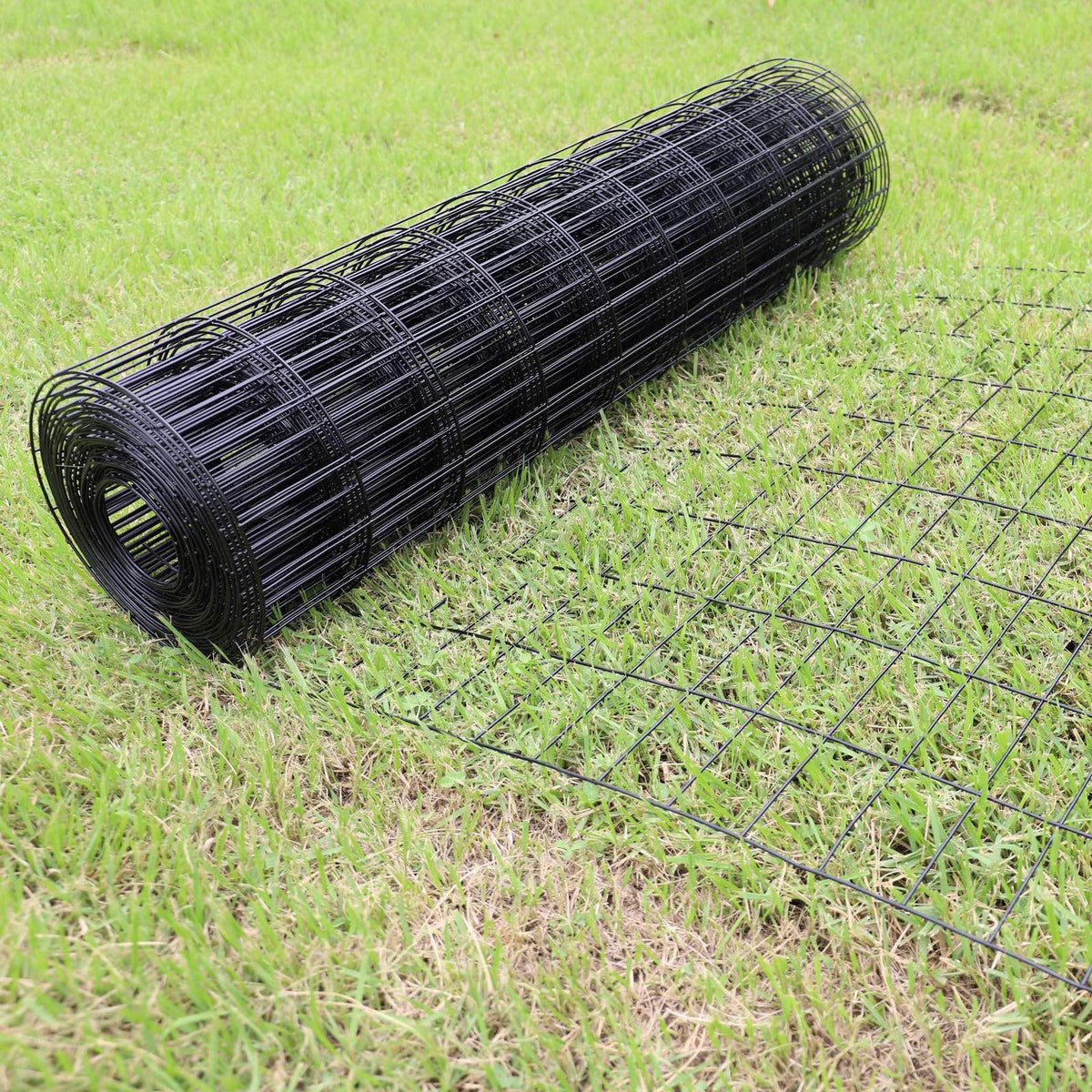 FOREHOGAR fence used as a simple pet enclosure.